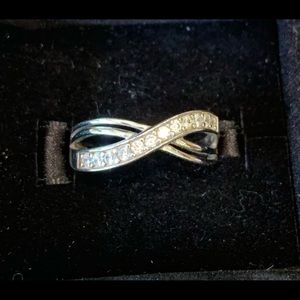Stylish Infinity 925 Sterling Silver Ring